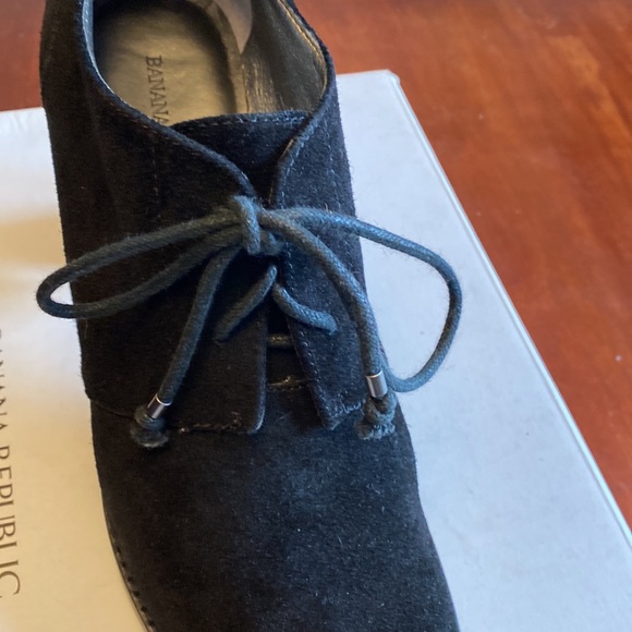 EUC: Banana Republic black suede ankle booties. Size 8.5. - Picture 11 of 14